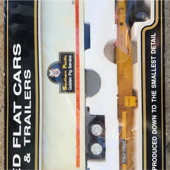 O-Gauge - TTAX Spine Car with 2 Southern Pacific Golden Pig Service Trailers - Picture 6 of 6